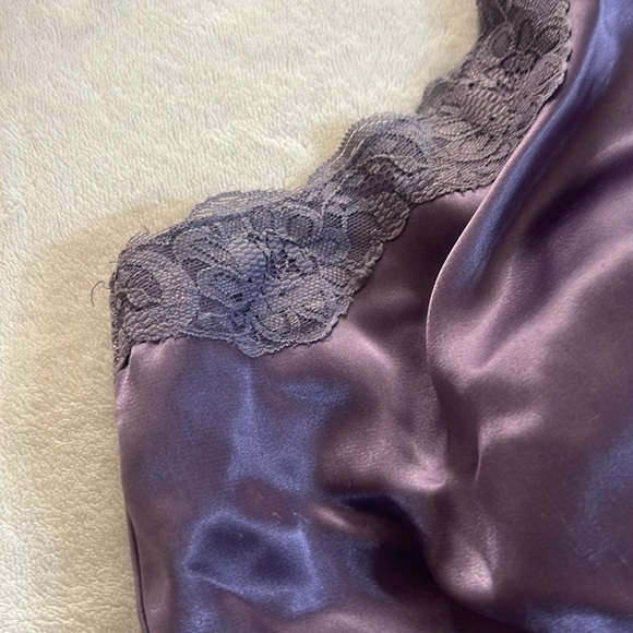 Elegant Satin Top..Great color💜 - Picture 2 of 7
